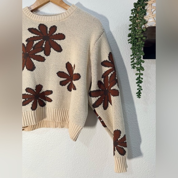 L.A Hearts Cream Colored Sweater w/ Retro Flower Design XS - Picture 3 of 4